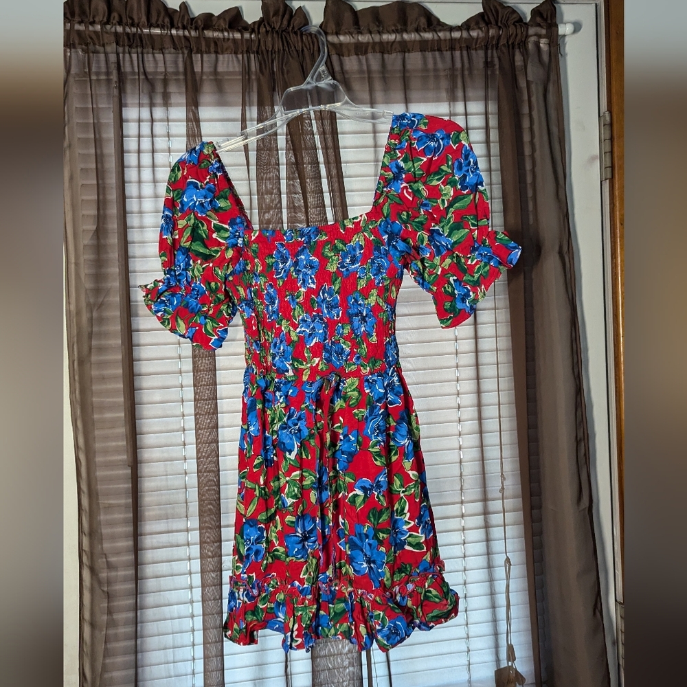 NWT Band of Gypsies Floral Top Blouse XS Short Sleeve